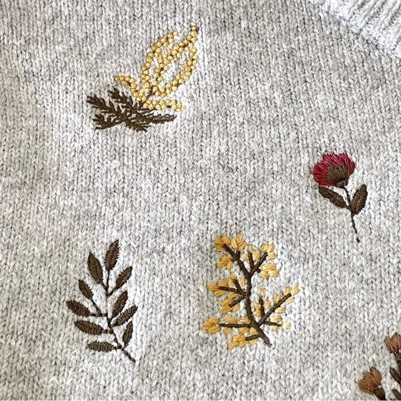 Oak + Fort Floral Embroidered Relaxed Balloon Sleeve Cropped Sweater Grey XS - Picture 10 of 13